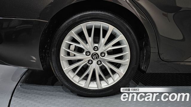 Toyota Camry (XV70) 2.5 XLE Hybrid 2019 — фото 5