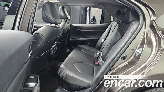 Toyota Camry (XV70) 2.5 XLE Hybrid 2019 — фото 12