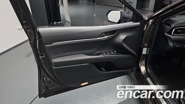 Toyota Camry (XV70) 2.5 XLE Hybrid 2019 — фото 24