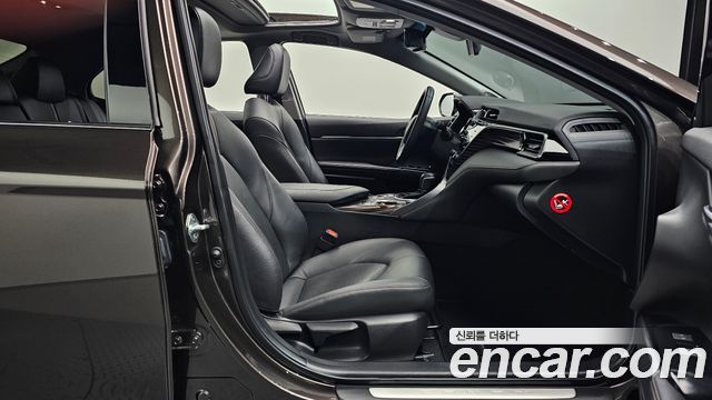 Toyota Camry (XV70) 2.5 XLE Hybrid 2019 — фото 26