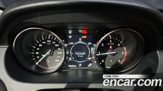 Land Rover Discovery Sport 2.0 TD4 HSE Luxury 2018 — фото 8