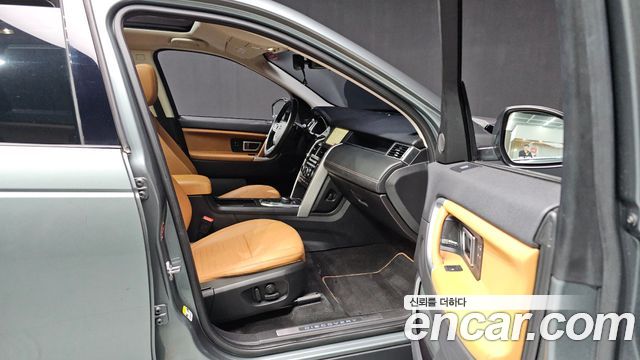 Land Rover Discovery Sport 2.0 TD4 HSE Luxury 2018 — фото 17