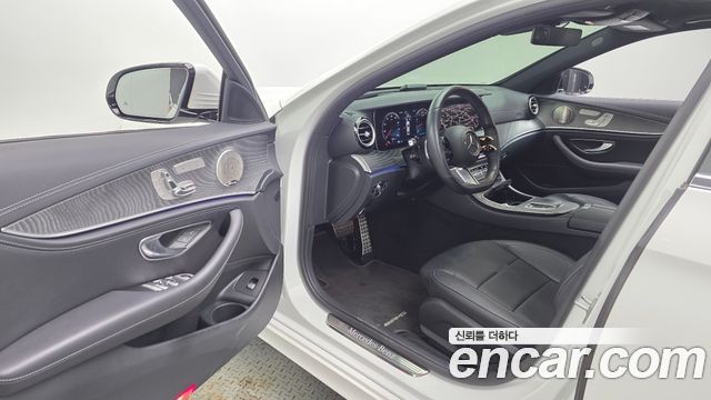 Mercedes-Benz E-Class (W213) E350 4MATIC AMG Line 2022 — фото 10