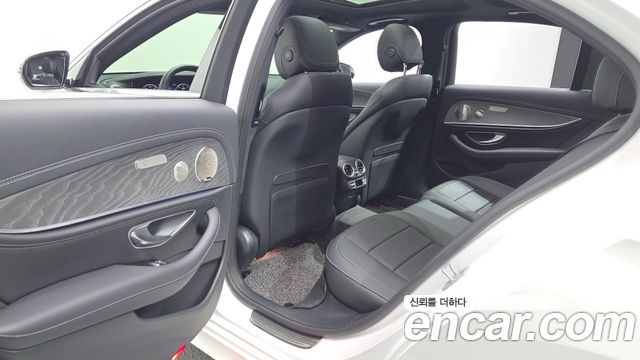 Mercedes-Benz E-Class (W213) E350 4MATIC AMG Line 2022 — фото 12