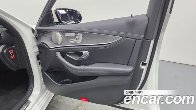 Mercedes-Benz E-Class (W213) E350 4MATIC AMG Line 2022 — фото 24