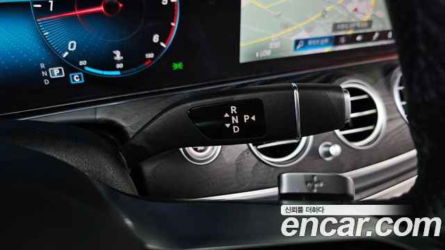 Mercedes-Benz E-Class (W213) E220d 4MATIC AMG Line 2021 — фото 9