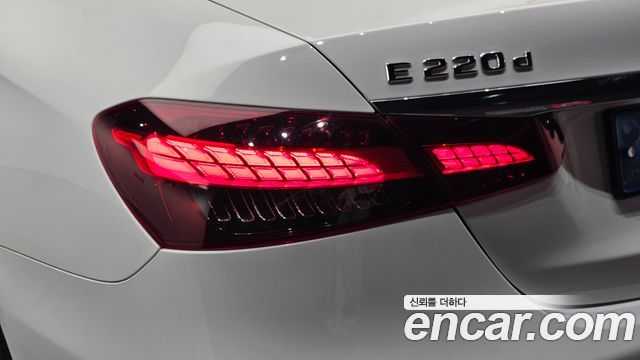 Mercedes-Benz E-Class (W213) E220d 4MATIC AMG Line 2021 — фото 23