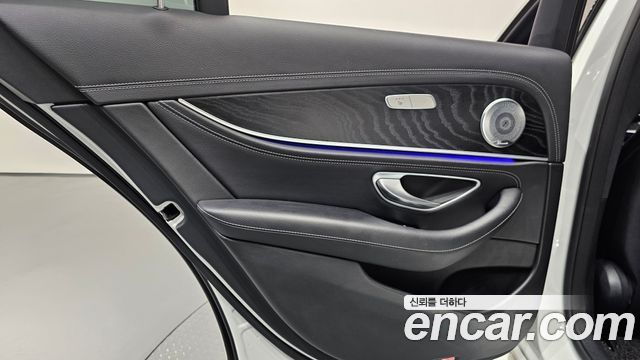 Mercedes-Benz E-Class (W213) E220d 4MATIC AMG Line 2021 — фото 25