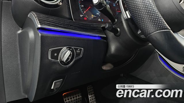 Mercedes-Benz E-Class (W213) E220d 4MATIC AMG Line 2021 — фото 30