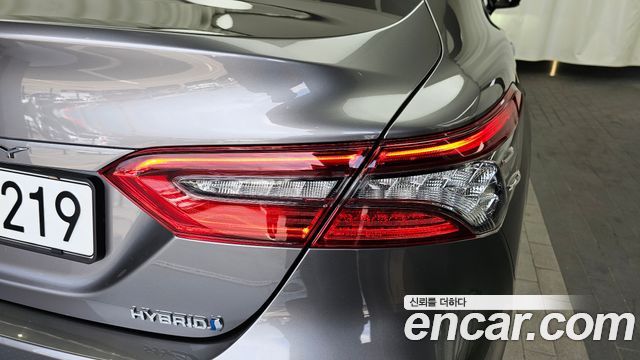 Toyota Camry (XV70) 2.5 XLE Hybrid 2023 — фото 23