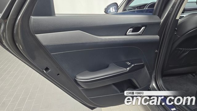 Kia K5 (III) 2.0 Prestige 2023 — фото 25