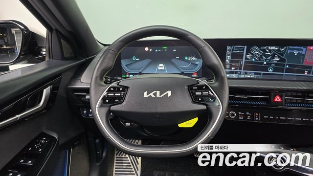 Kia EV6 GT 4WD 2023 — фото 12