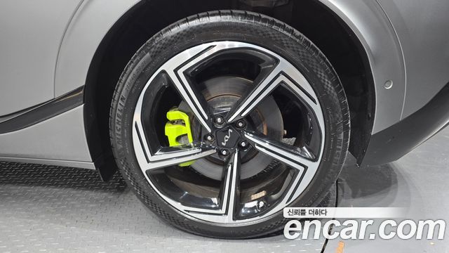 Kia EV6 GT 4WD 2023 — фото 21