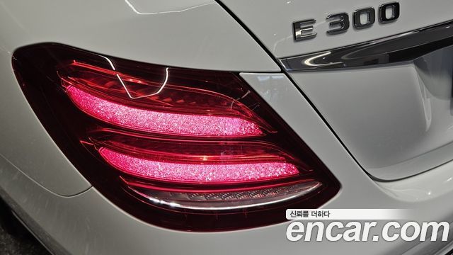 Mercedes-Benz E-Class (W213) E300 4MATIC Avnatgarde 2019 — фото 20