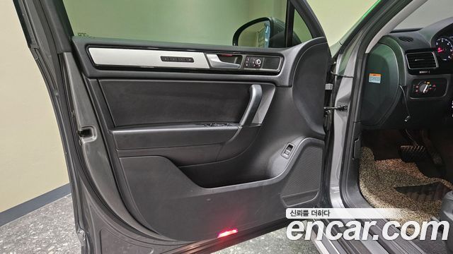Volkswagen Touareg V6 3.0 TDI Bluemotion 7P5 2014 — фото 16