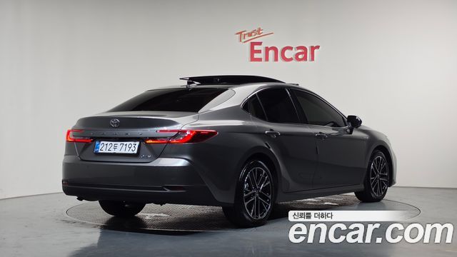 Toyota Camry (XV80) 2.5 XLE Premium Hybrid 2025 — фото 2