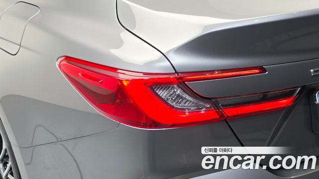 Toyota Camry (XV80) 2.5 XLE Premium Hybrid 2025 — фото 29