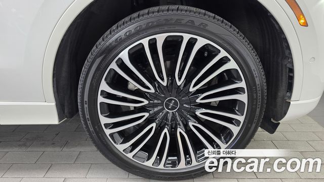 Lincoln Aviator (II) 3.0 Black Label AWD 2022 — фото 21
