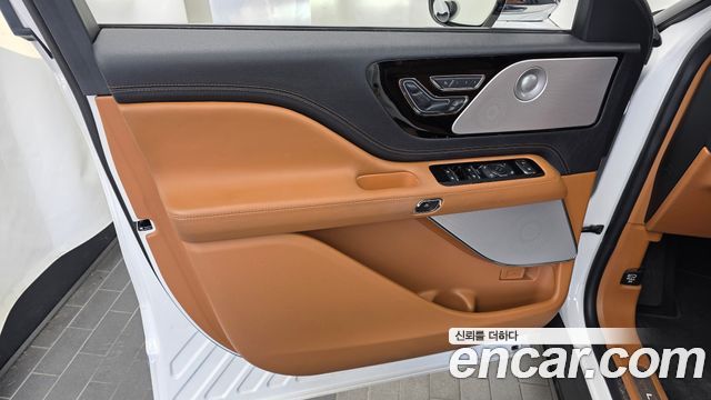 Lincoln Aviator (II) 3.0 Black Label AWD 2022 — фото 24