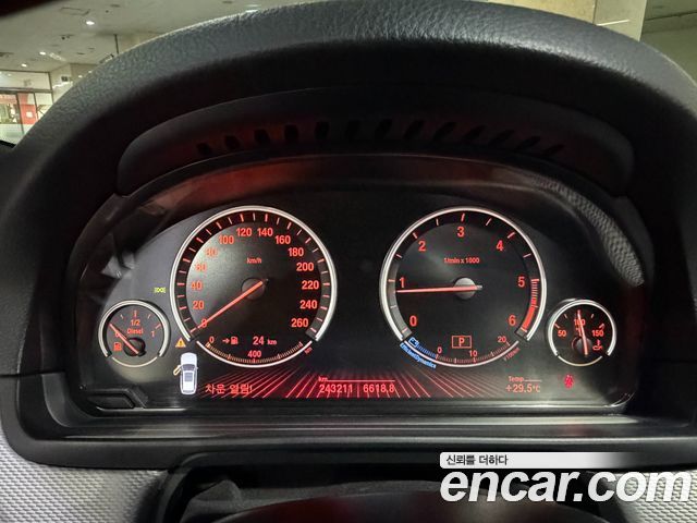 BMW 5 Series (F10) 525d xDrive M Sport Touring 2012 — фото 15