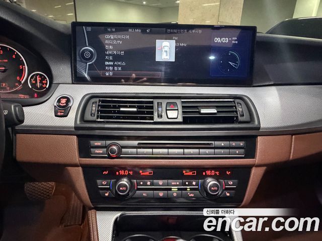 BMW 5 Series (F10) 525d xDrive M Sport Touring 2012 — фото 16