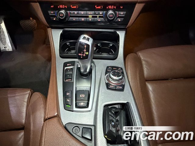 BMW 5 Series (F10) 525d xDrive M Sport Touring 2012 — фото 17