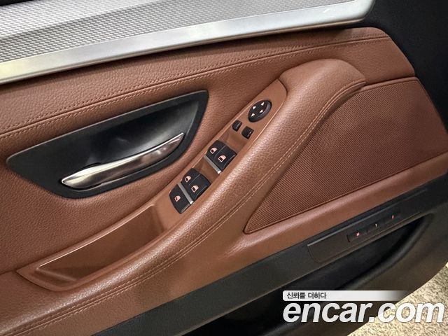 BMW 5 Series (F10) 525d xDrive M Sport Touring 2012 — фото 21