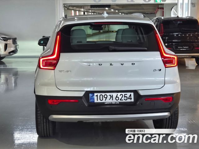 Volvo XC40 B4 Ultra Bright 2026 — фото 4