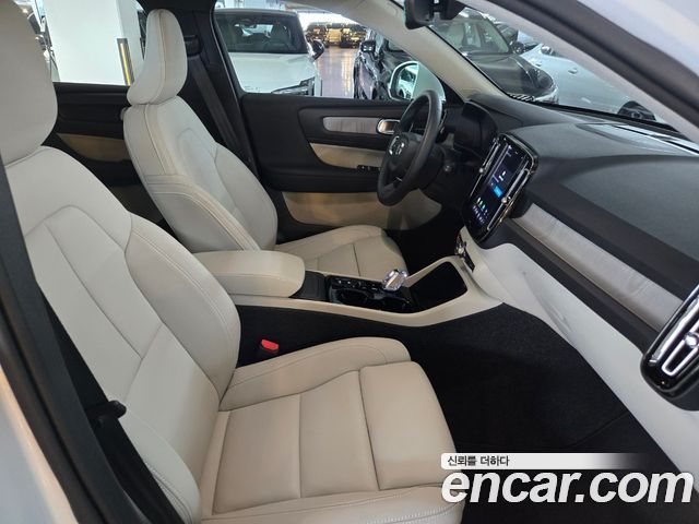 Volvo XC40 B4 Ultra Bright 2026 — фото 10
