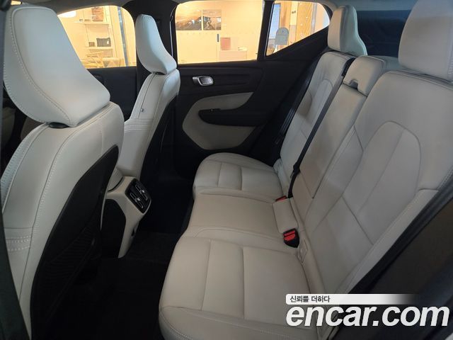 Volvo XC40 B4 Ultra Bright 2026 — фото 15