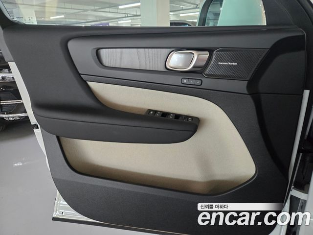 Volvo XC40 B4 Ultra Bright 2026 — фото 17