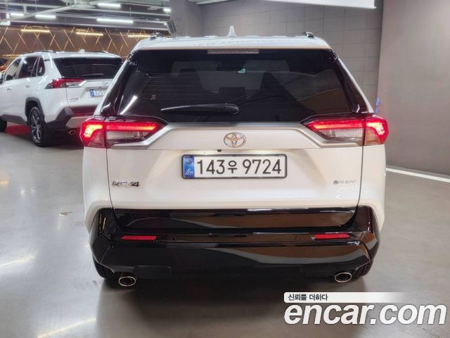 Toyota RAV4 (V) 2.5 4WD PHEV XSE 2025 — фото 4