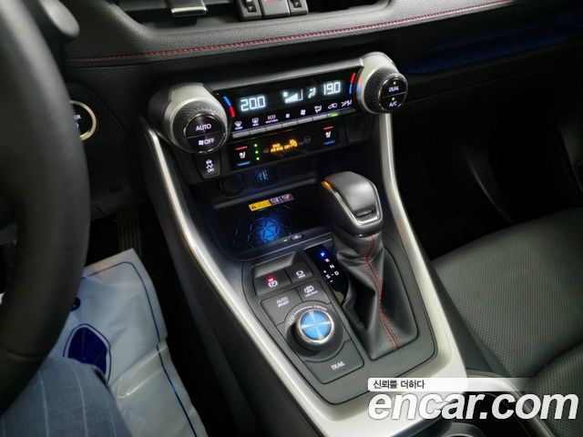 Toyota RAV4 (V) 2.5 4WD PHEV XSE 2025 — фото 17