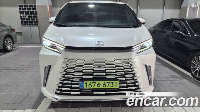 Lexus LM (II) 500h Royal 2025 — фото 3