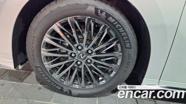Lexus LM (II) 500h Royal 2025 — фото 5