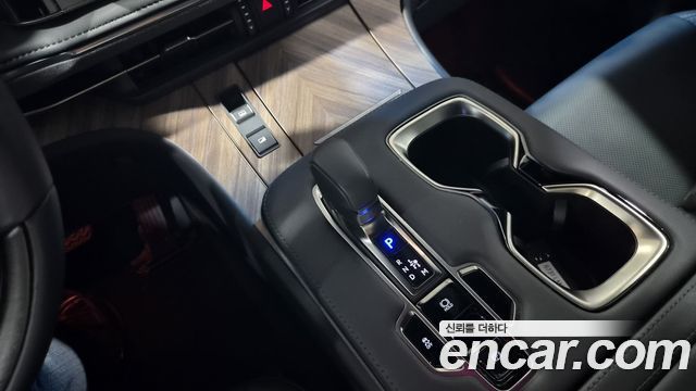 Lexus LM (II) 500h Royal 2025 — фото 9