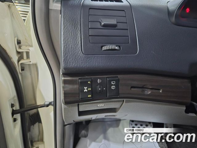 KG Mobility (SsangYong) Korando Turismo 4WD Outdoor Edition 9-seater 2016 — фото 21