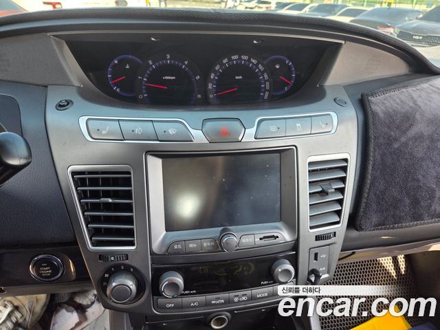 KG Mobility (SsangYong) Korando Turismo 4WD GT 11-seater 2014 — фото 9