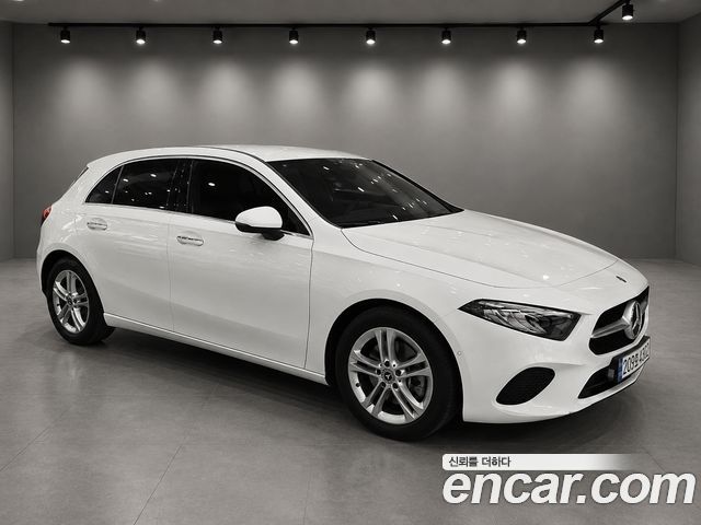 Mercedes-Benz A-Class (W177) A220 Hatchback 2025 — фото 2