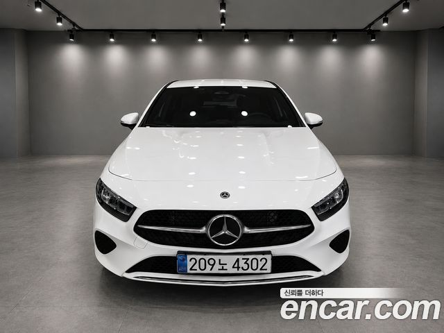 Mercedes-Benz A-Class (W177) A220 Hatchback 2025 — фото 3