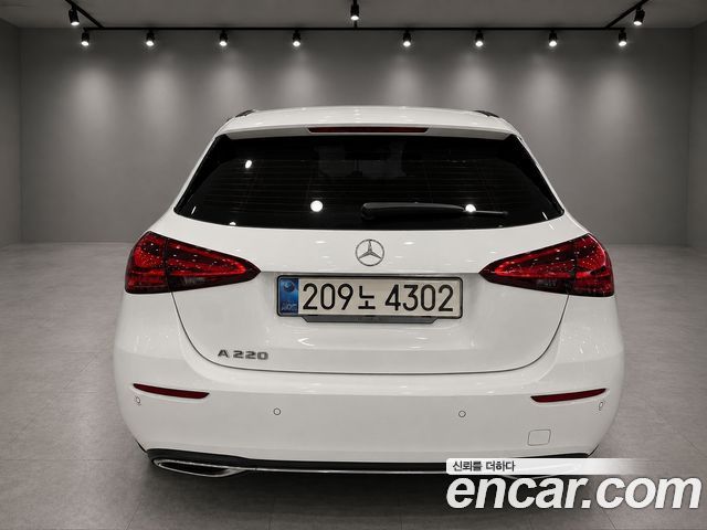 Mercedes-Benz A-Class (W177) A220 Hatchback 2025 — фото 4