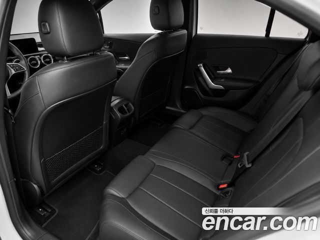 Mercedes-Benz A-Class (W177) A220 Hatchback 2025 — фото 6