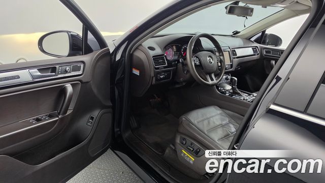 Volkswagen Touareg V6 3.0 TDI Bluemotion Premium 7P5 2015 — фото 10