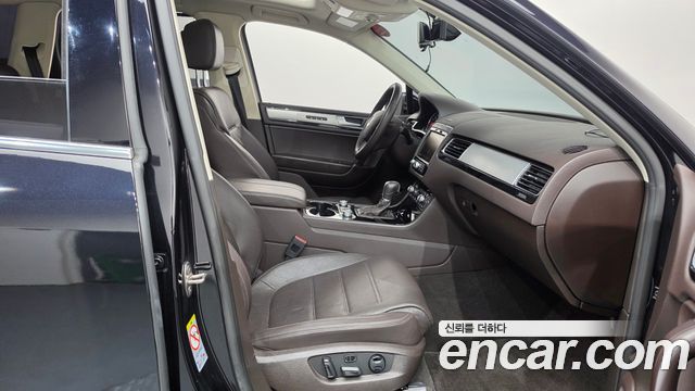 Volkswagen Touareg V6 3.0 TDI Bluemotion Premium 7P5 2015 — фото 11