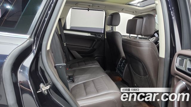 Volkswagen Touareg V6 3.0 TDI Bluemotion Premium 7P5 2015 — фото 12