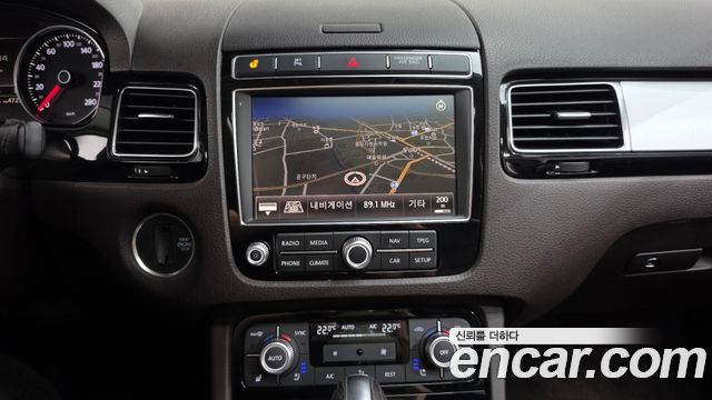 Volkswagen Touareg V6 3.0 TDI Bluemotion Premium 7P5 2015 — фото 14