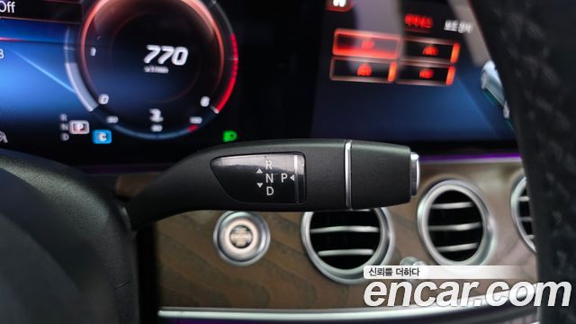 Mercedes-Benz E-Class (W213) E220d 4MATIC Exclusive 2021 — фото 9