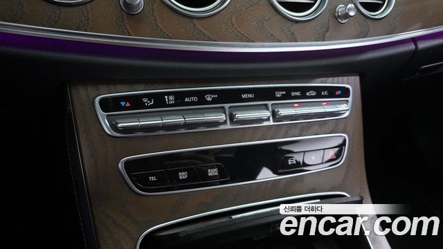 Mercedes-Benz E-Class (W213) E220d 4MATIC Exclusive 2021 — фото 28
