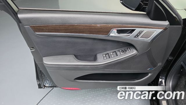Genesis G80 3.3 GDI AWD Premium Luxury 2019 — фото 24