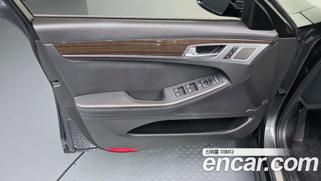 Genesis G80 3.3 GDI AWD Premium Luxury 2018 — фото 24